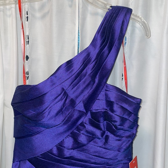 One Shoulder Rouched Dress - Picture 10 of 17